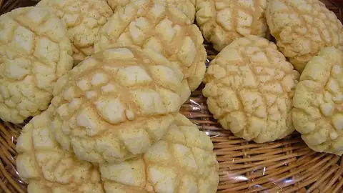 Basket of melon pan